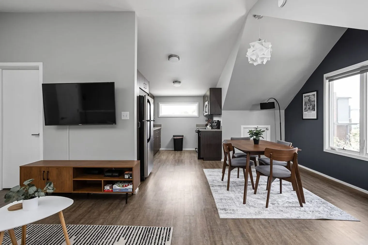 1 bed, 1.0 bath, $2,571 — Photo 4
