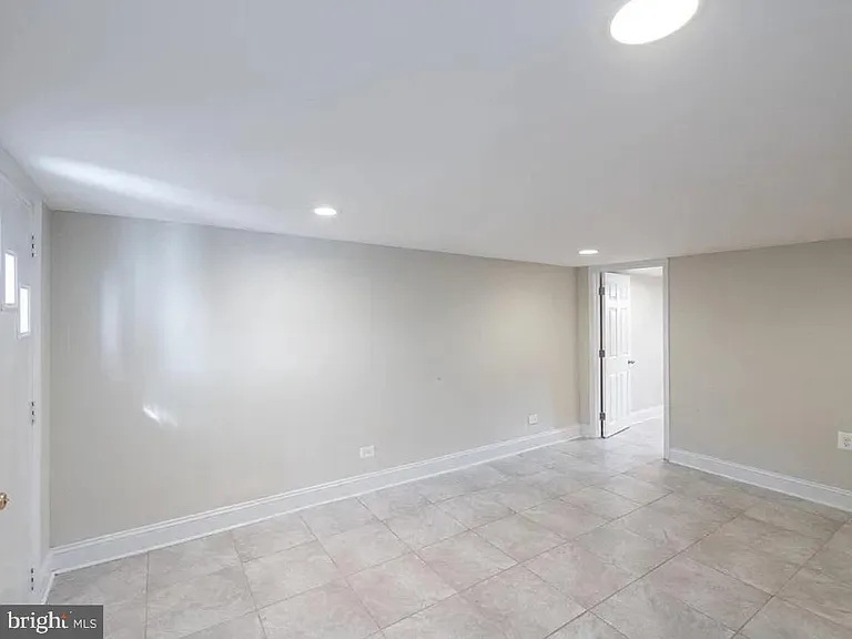 465 Luray Pl NW — Photo 7