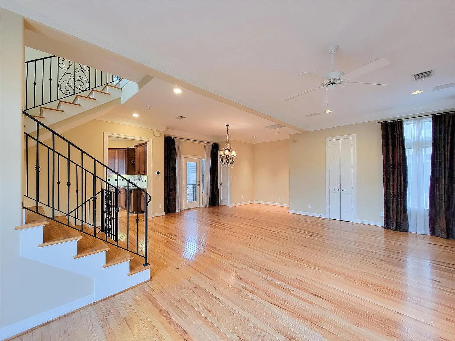2 bed, 2.5 bath, 2115 sqft, $2,950 — Photo 3