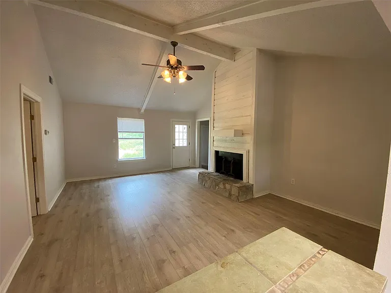 1516 Lisa Dr #B — Photo 4