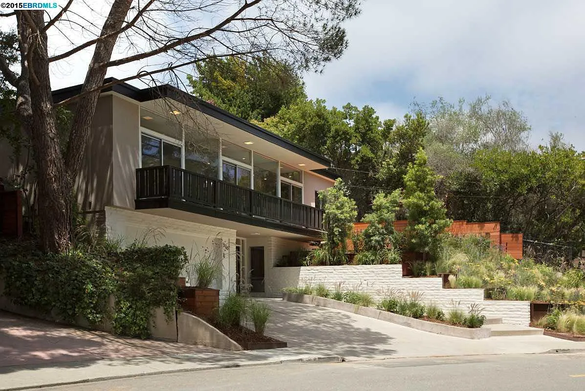 570 Scenic Ave photo 1