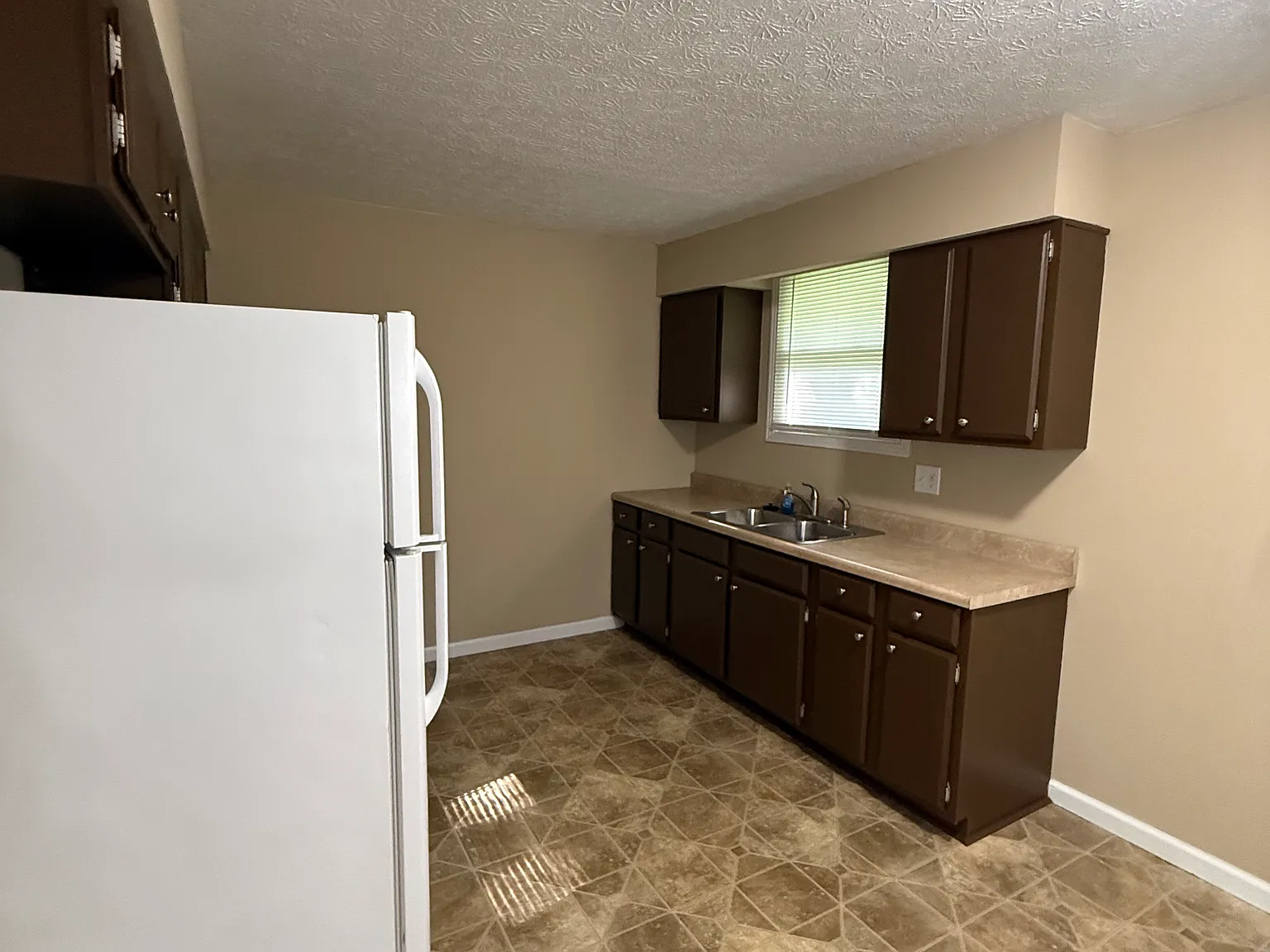 155 Windy Cir — Photo 2