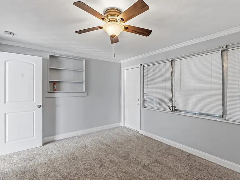 4220 Deleon St — Photo 24