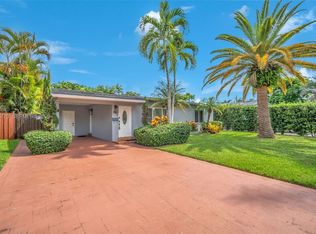 907 NE 5th St, Hallandale, FL 33009
