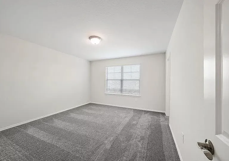 128 Bennington Dr — Photo 17