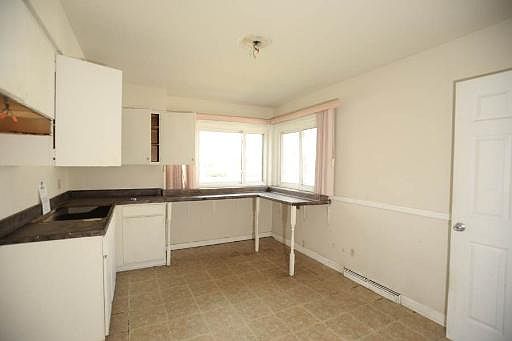 4th image of 1025 32nd Ave