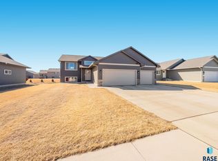 505 Brannon Dr, Harrisburg, SD 57032
