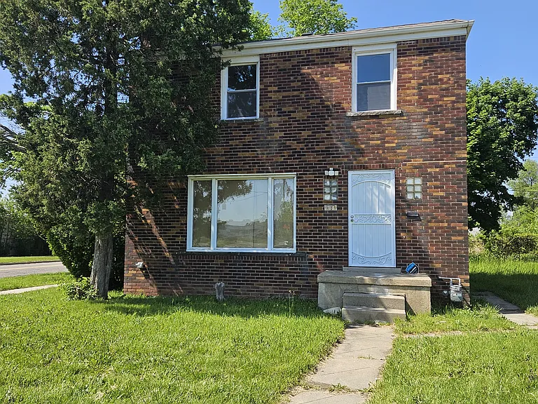 4001 E Outer Dr — Photo 1