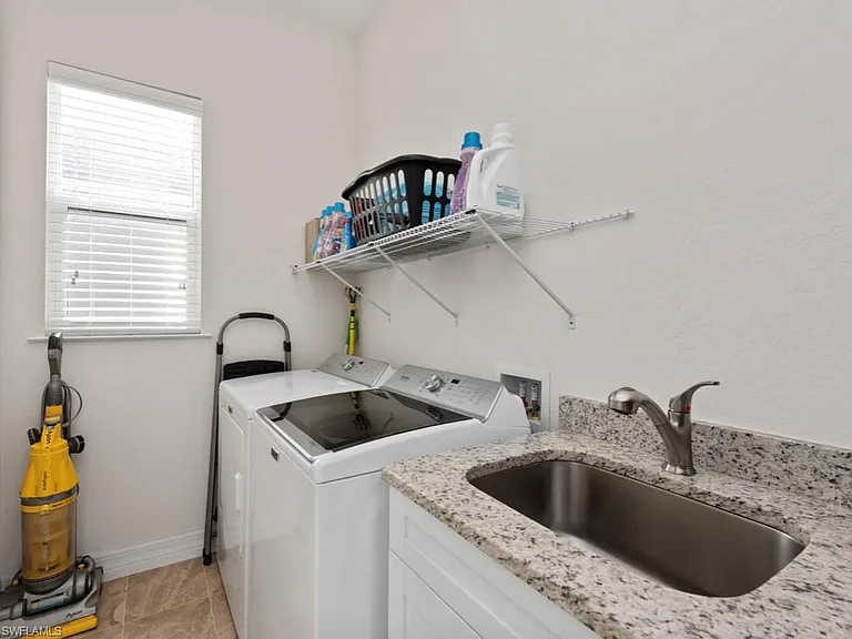 2753 Linda Dr — Photo 16