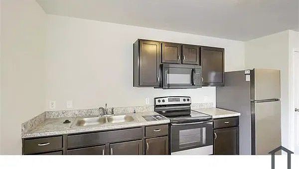 3 bed, 840 sqft, $1,500 — Photo 4