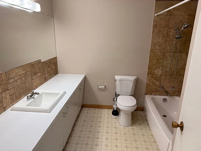 1575 S Marshall St — Photo 16