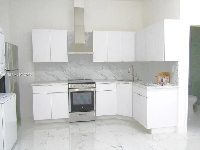 15571 SW 183rd Ln #A — Photo 1