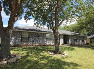 1607 Meadow Ln, Lockhart, TX 78644