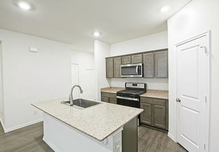 1111 Emerald Gate Dr — Photo 20
