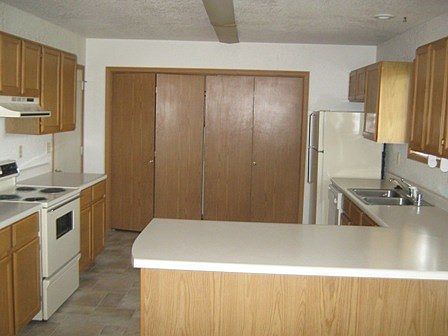 3rd image of 525 River Ct