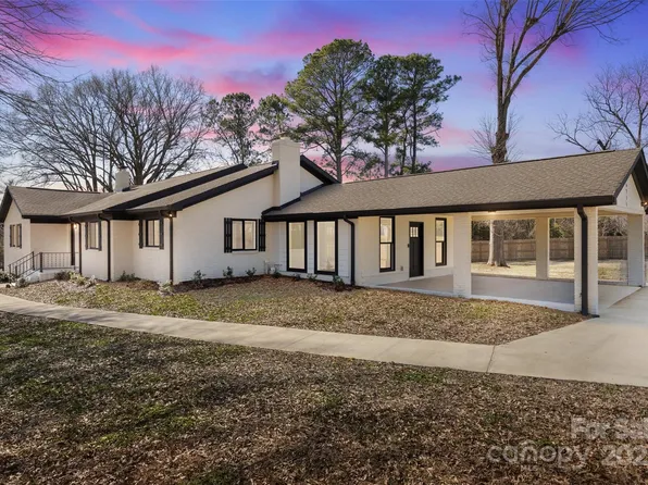 6211 Rock Island Rd, Charlotte, NC 28278