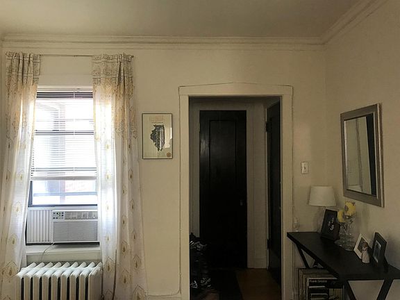 5th image of 4305 N Winchester Ave