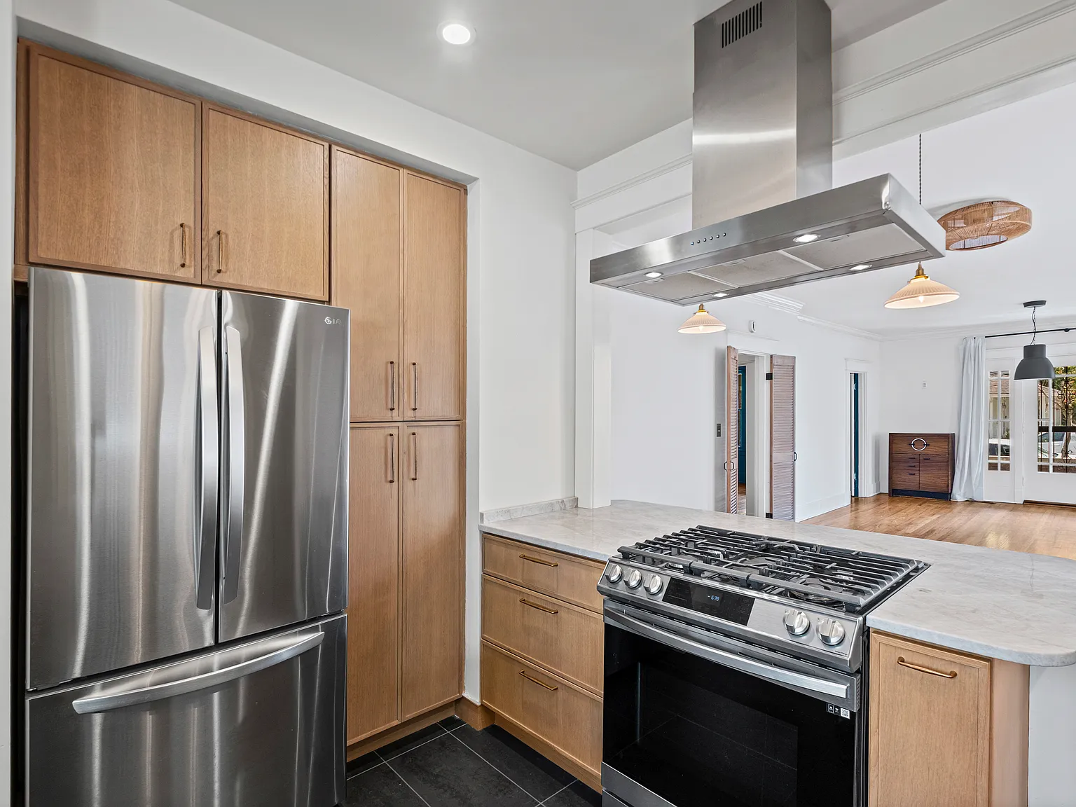 3 bed, 1235 sqft, $2,000 — Photo 2