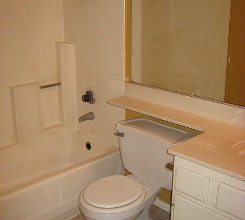 3rd image of 2529 Shady Glen Ln