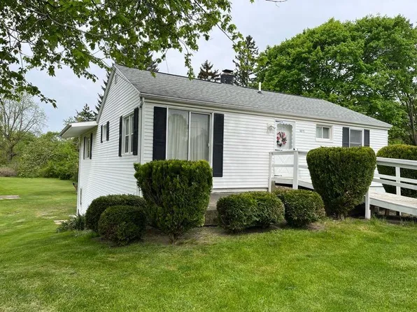 6675 Devils Lake Hwy, Manitou Beach, MI 49253