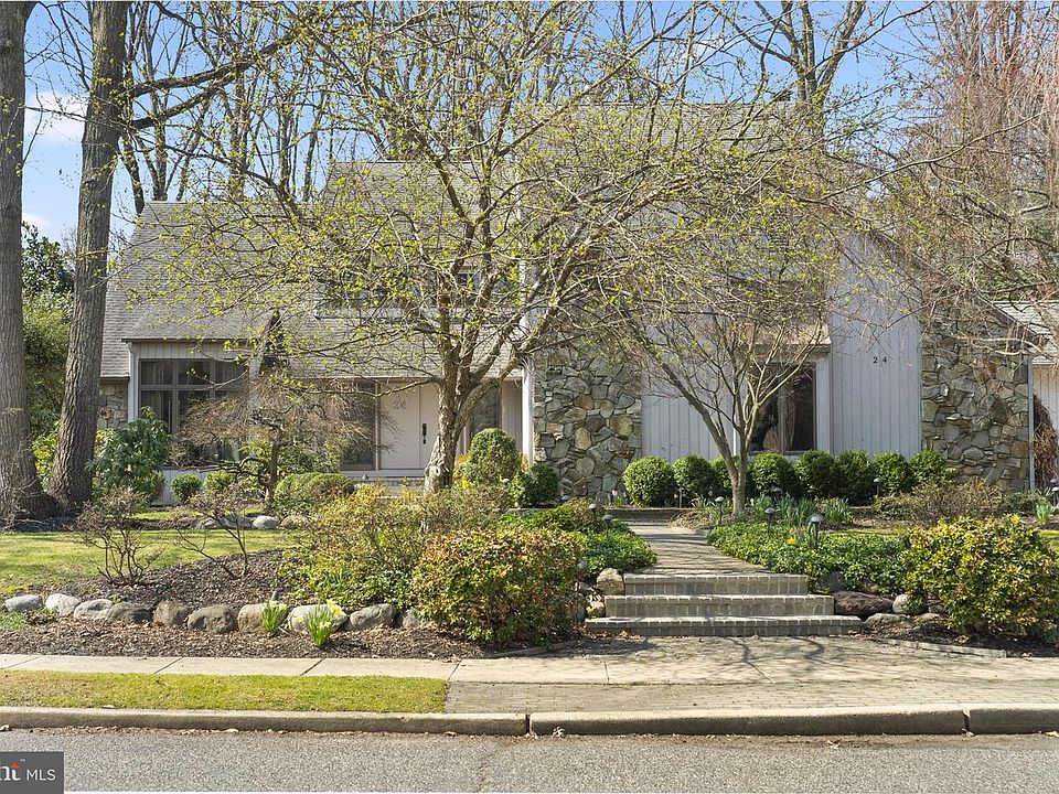 1st image of 24 Yorkshire Dr