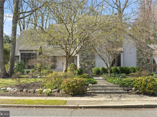 24 Yorkshire Dr, Voorhees, NJ 08043