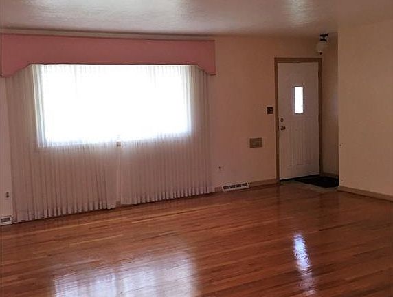 2nd image of 6163 Roanoke Cir