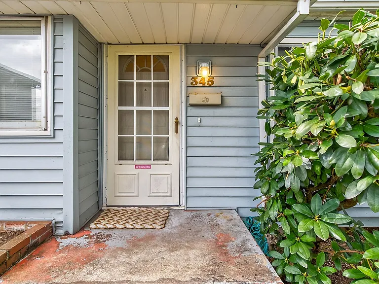 345 NW Norman Ave — Photo 5