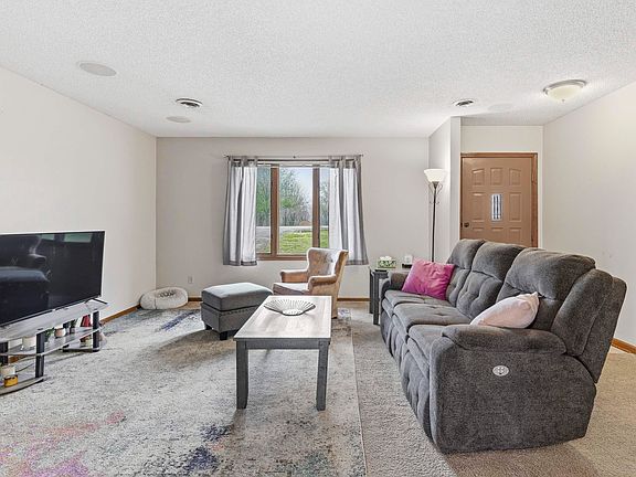 3rd image of 6823 Deer Trail Rd