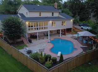 12043 Forbes Glen Dr, Herndon, VA 20170