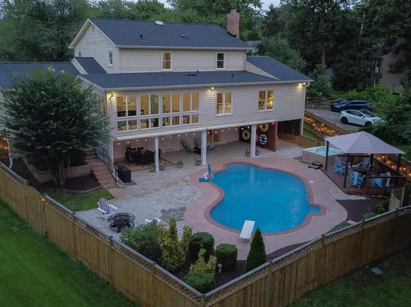 12043 Forbes Glen Dr, Herndon, VA 20170