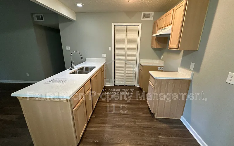 3 bed, 2.0 bath, 1234 sqft, $1,250 — Photo 3