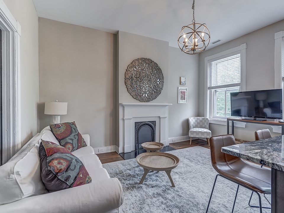 1st image of 2408 E Clay St #2