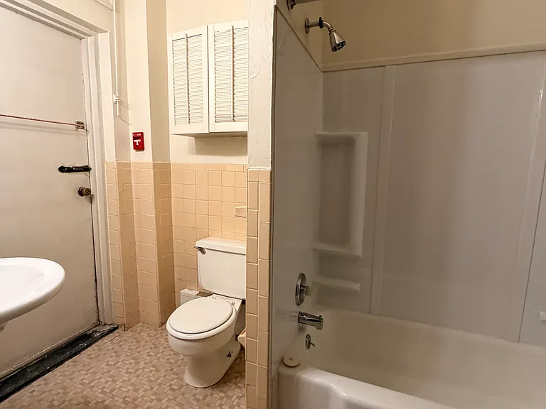 2035 Walnut St #2F — Photo 10