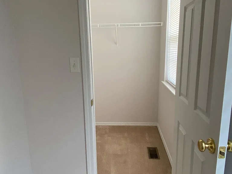 871 Hyde Dr — Photo 4