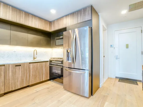 5-33 48th Avenue image 5 of 12