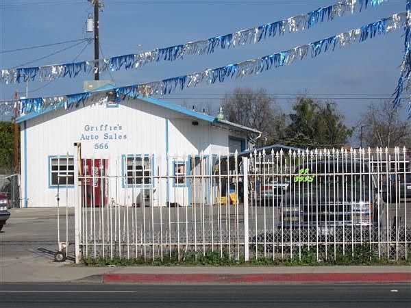 2nd image of 566 E Visalia Rd