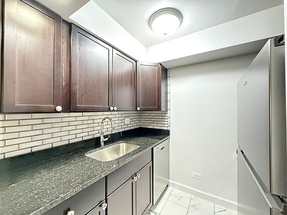 4th image of 6830 N Sheridan Rd APT 362