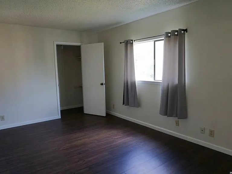 8435 Forest Ridge Dr — Photo 17