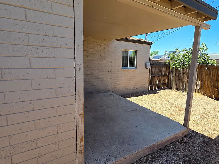 2433 E Cameron Vis — Photo 18