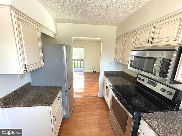 245 Carriage Ct #245 — Photo 14