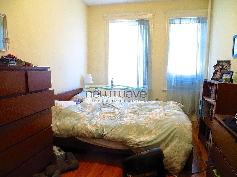 102 Queensberry St #13 — Photo 9