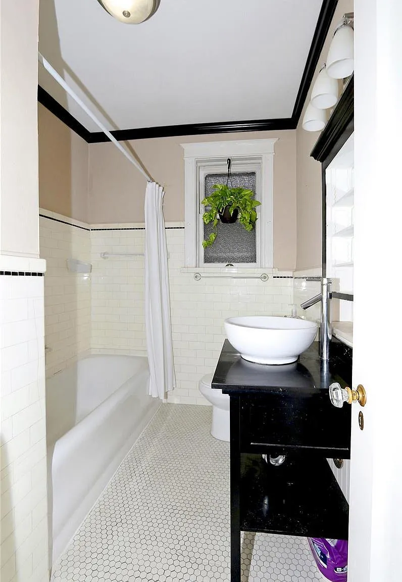 6226 Northwood Ave — Photo 2