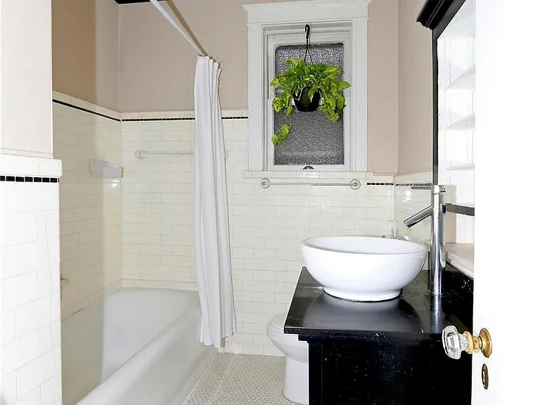 6226 Northwood Ave #3W — Photo 2