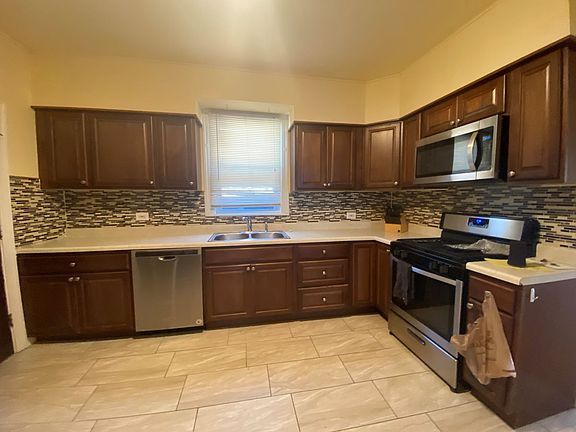 2nd image of 1436 W Montrose Ave #1
