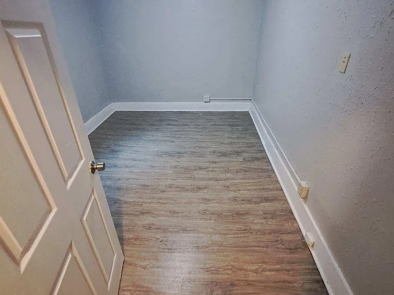412 N Hawthorne St — Photo 10