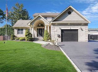 30 Birch Rd, East Islip, NY 11730
