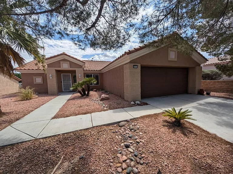 10113 Crescent Creek Dr — Photo 1