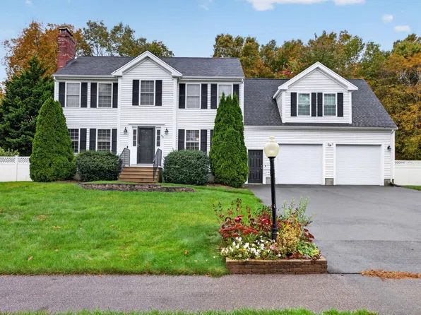45 Metacomet Ave, Taunton, MA 02780