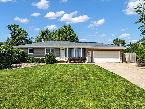 2nd image of 2339 Meadow Ln NE